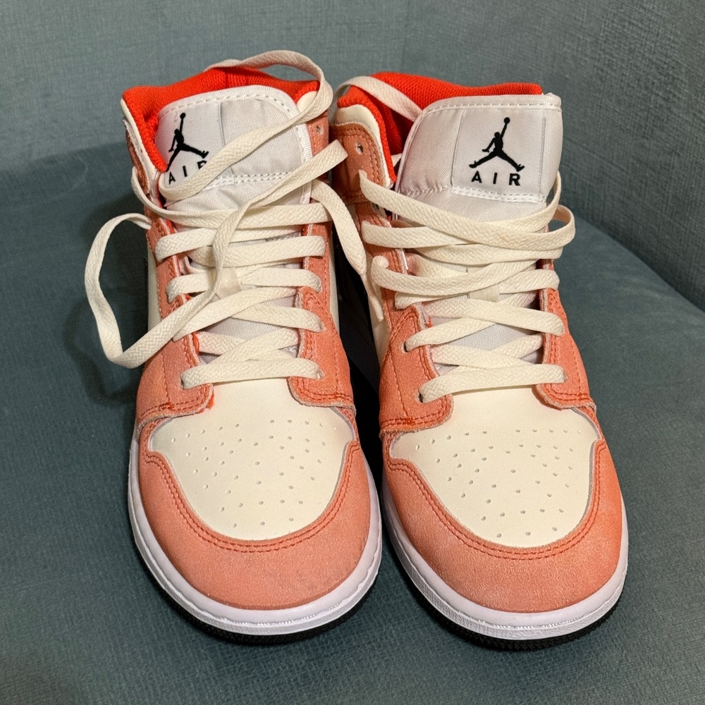 Worn once - Air Jordan 1 Grade School Mid SE